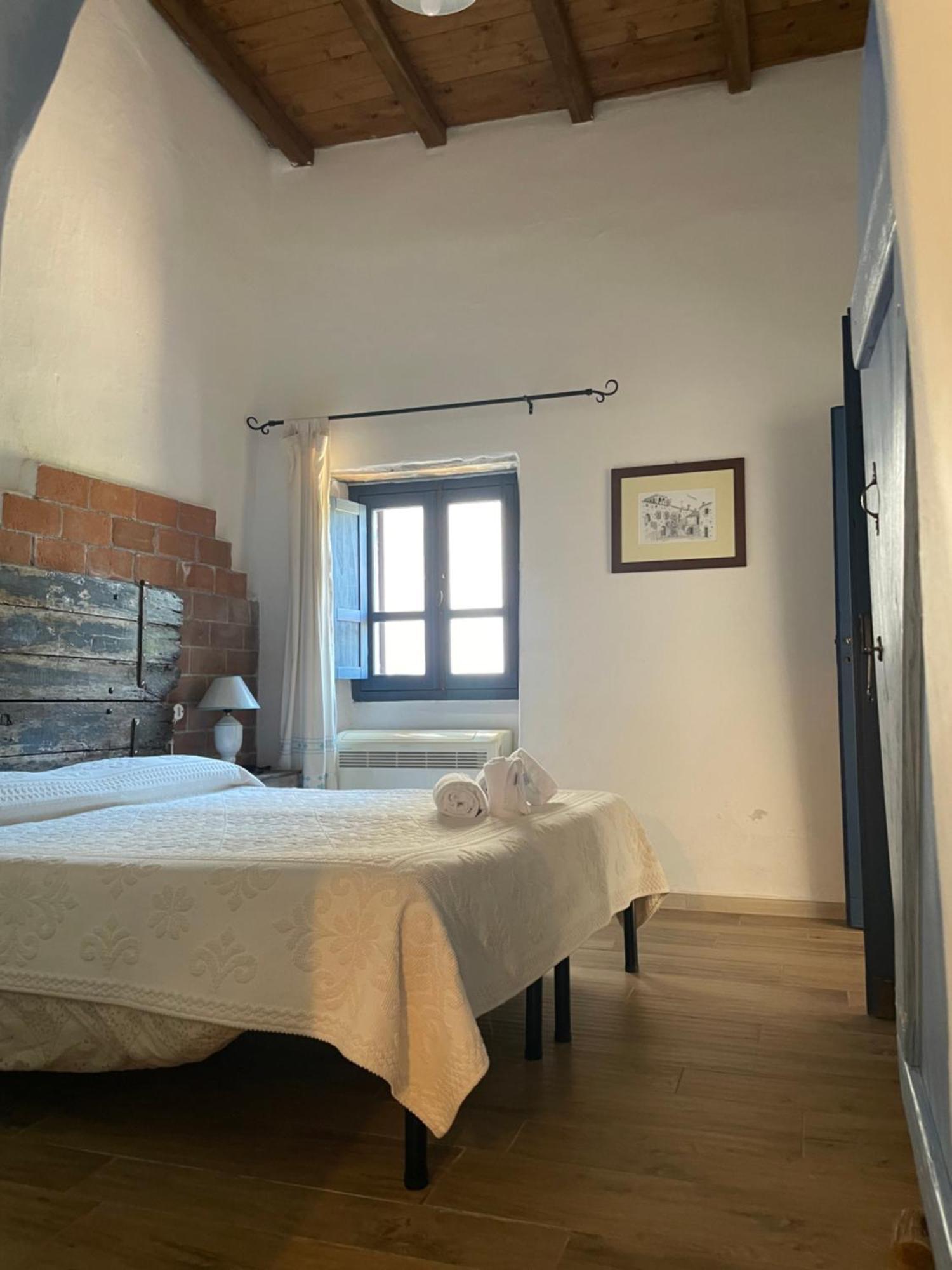 B&B Corte San Lussorio Ольена Экстерьер фото