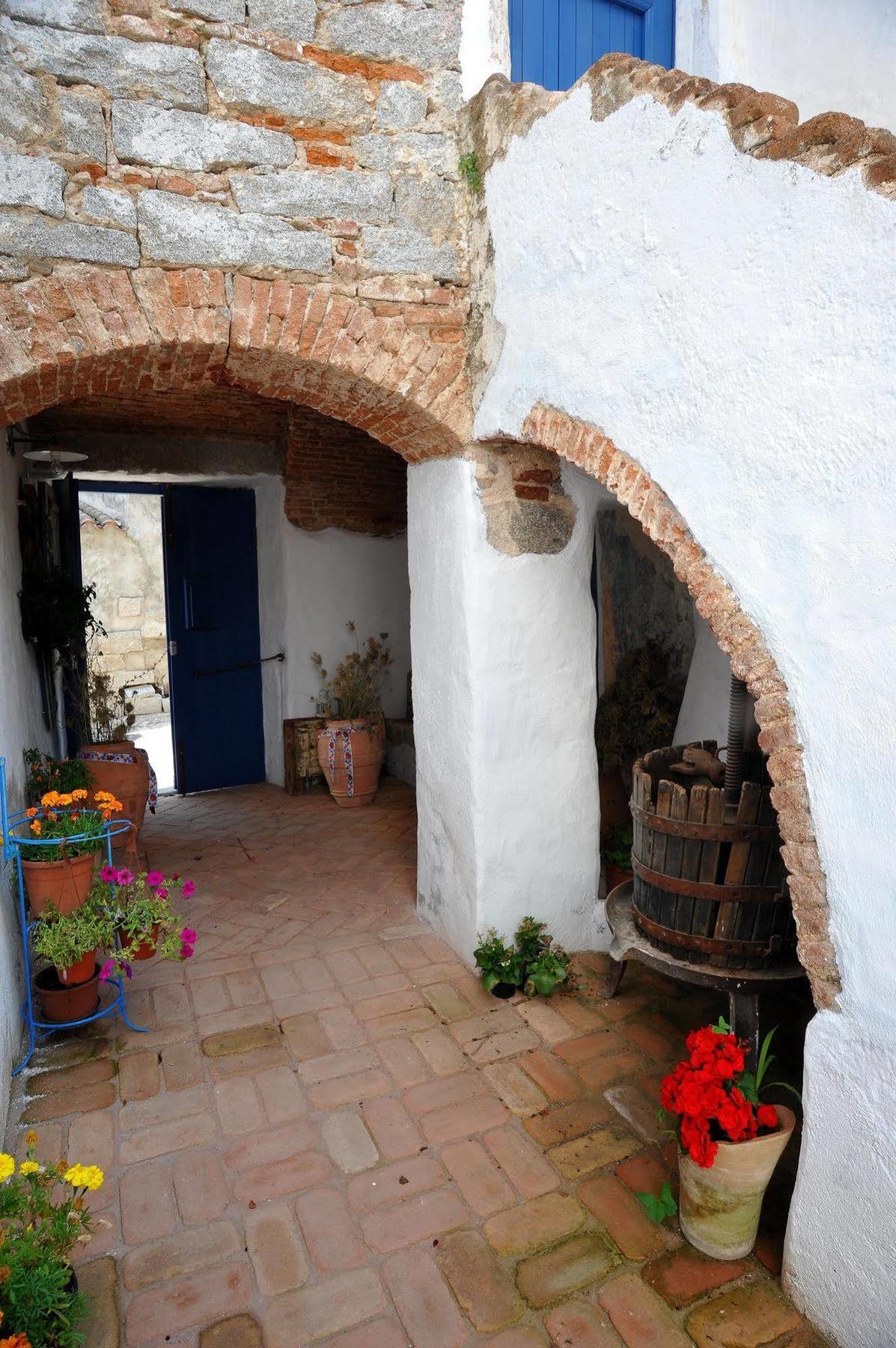 B&B Corte San Lussorio Ольена Экстерьер фото